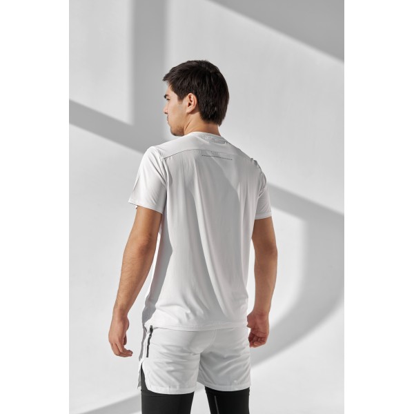 Erkaklar uchun fitnes futbolkasi