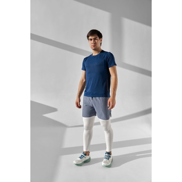 Erkaklar uchun fitnes futbolkasi