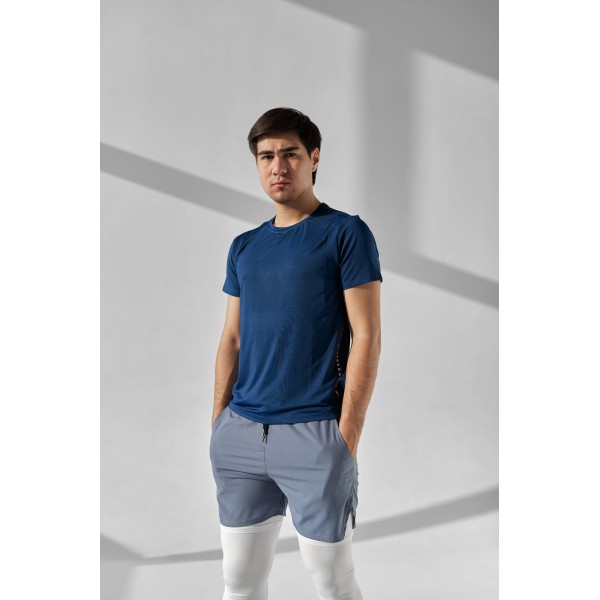 Erkaklar uchun yoziqsiz fitnes futbolkasi