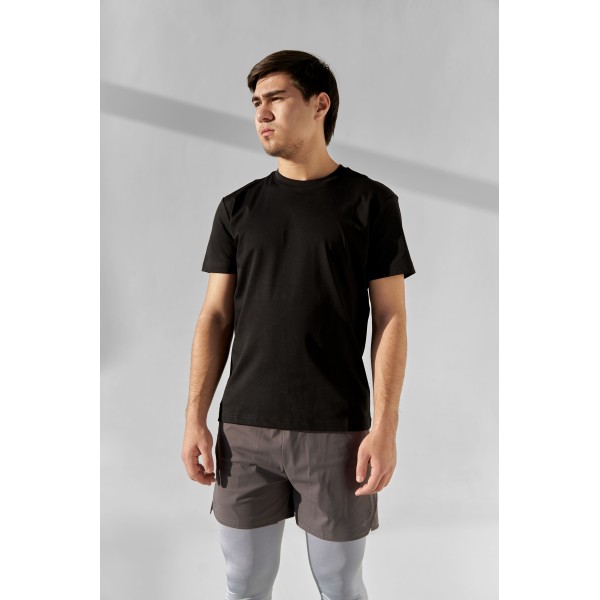 Erkaklar uchun fitnes futbolkasi