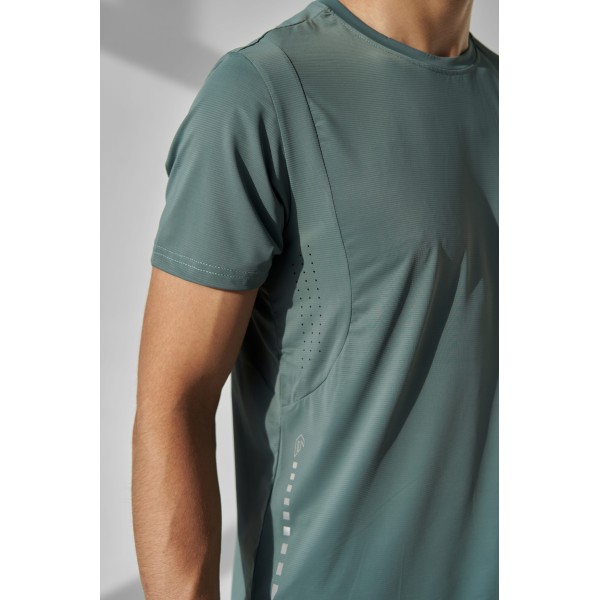 Erkaklar uchun yoziqsiz fitnes futbolkasi