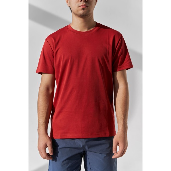 Erkaklar uchun fitnes futbolkasi