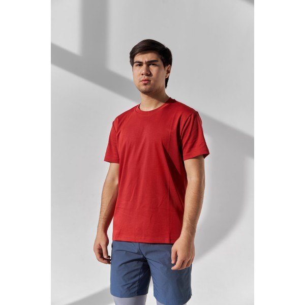 Erkaklar uchun fitnes futbolkasi